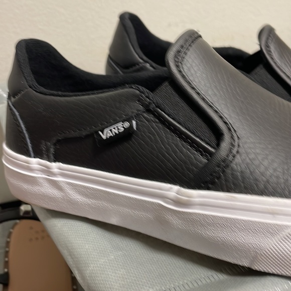 Vans - Picture 2 of 3